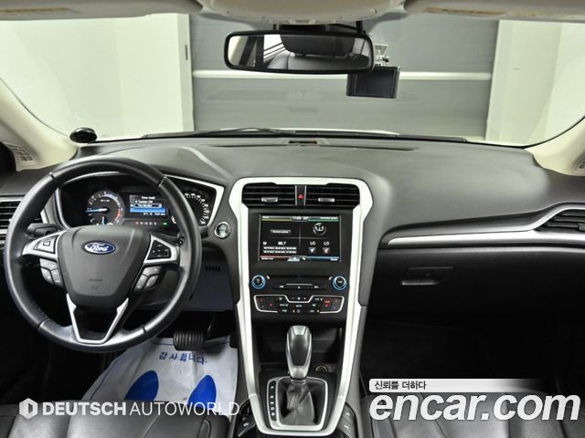 Ford Mondeo — interior
