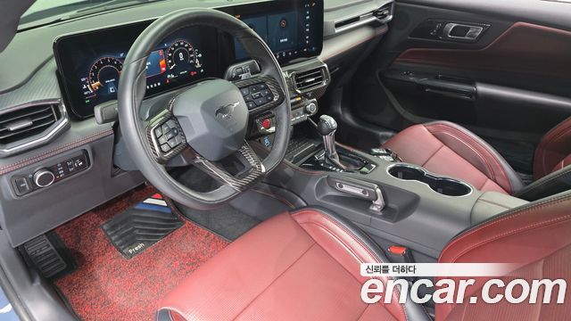 Ford Mustang — interior