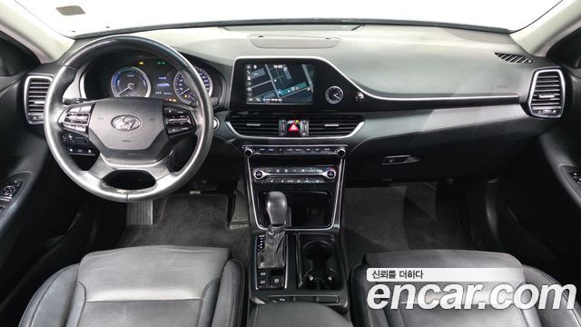 Hyundai Grandeur — interior