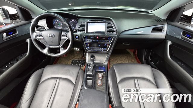 Hyundai Sonata — interior