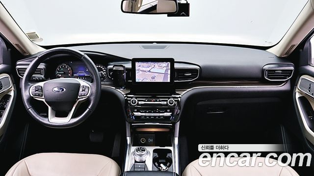 Ford Explorer — interior