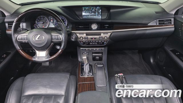 Lexus ES — interior