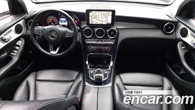 Mercedes-Benz GLC-Class — interior