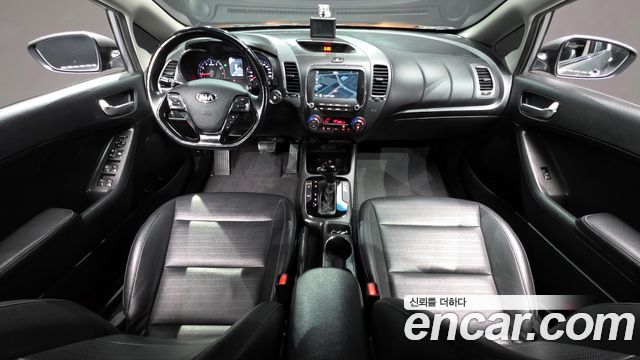Kia K3 — interior
