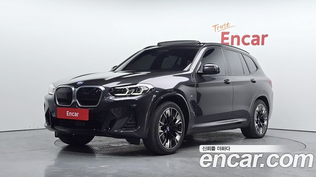 BMW iX3 — exterior