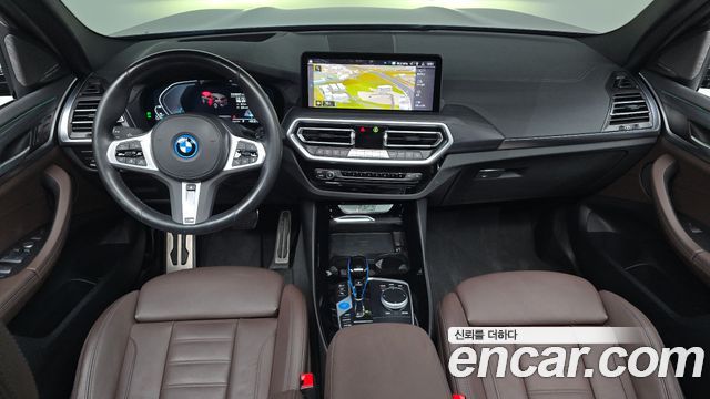 BMW iX3 — interior