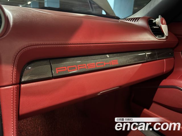 Porsche 718 — interior