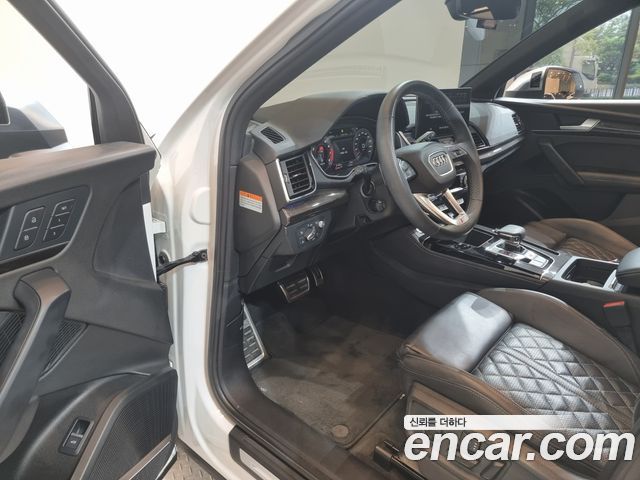 Audi SQ5 — interior