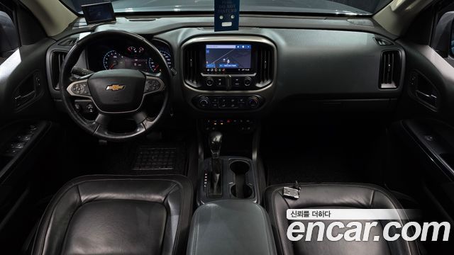 Chevrolet Korea Colorado — interior