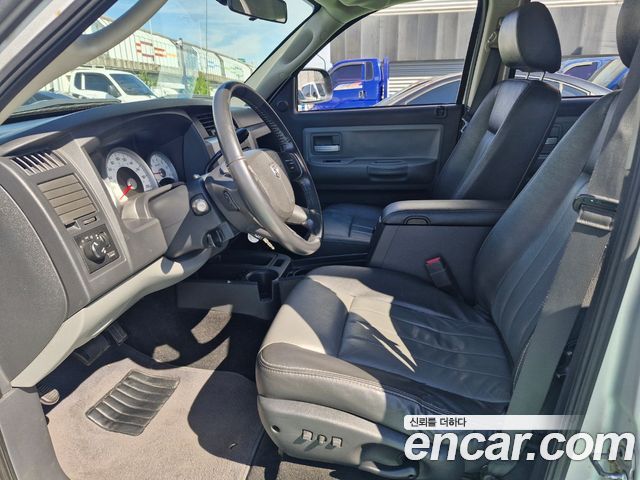 Dodge Dakota — interior