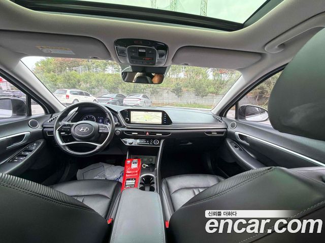 Hyundai Sonata — interior