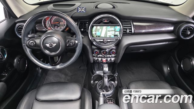 MINI Cooper — interior