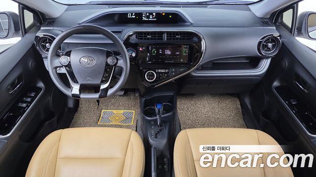 Toyota Prius — interior