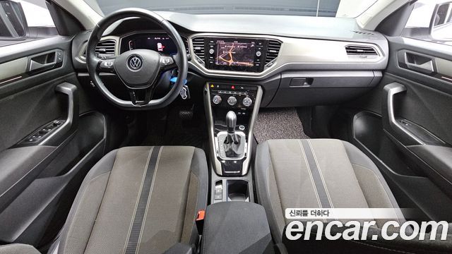 Volkswagen T-Roc — interior
