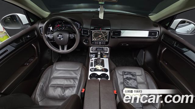 Volkswagen Touareg — interior