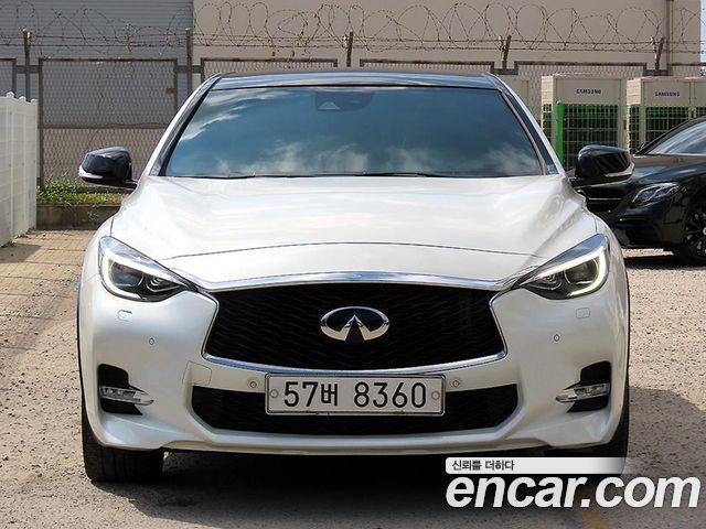 Infiniti Q30 — exterior