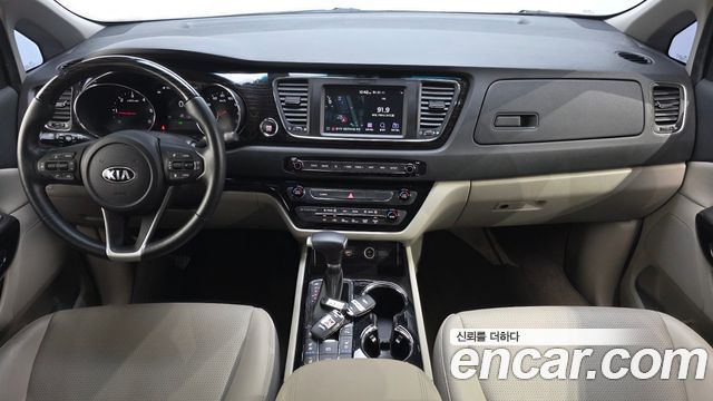 Kia Carnival — interior