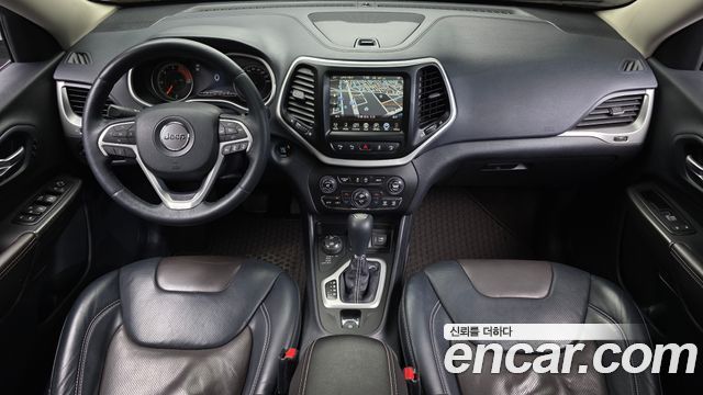 Jeep Cherokee — interior
