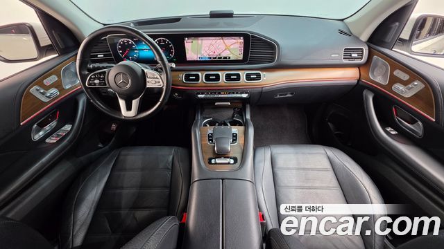 Mercedes-Benz GLE-Class — interior