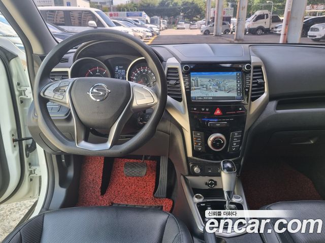 KG Mobility Tivoli — interior