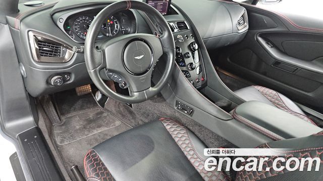 Aston Martin Vanquish — interior