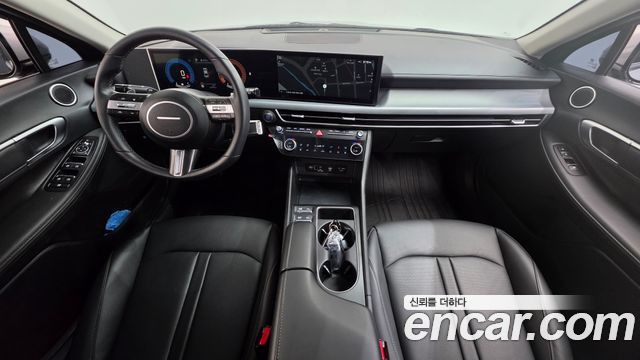 Hyundai Sonata — interior