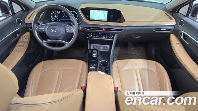 Hyundai Sonata — interior