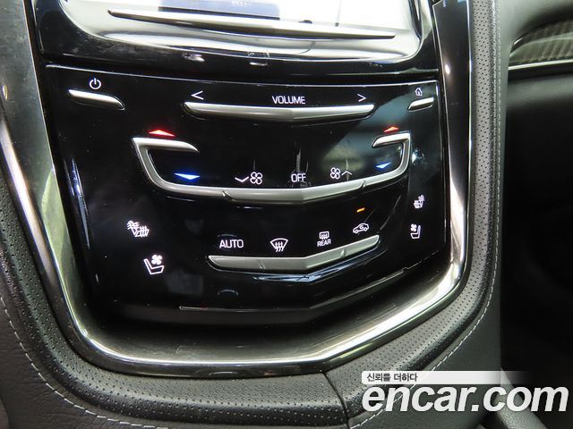 Cadillac CTS — interior
