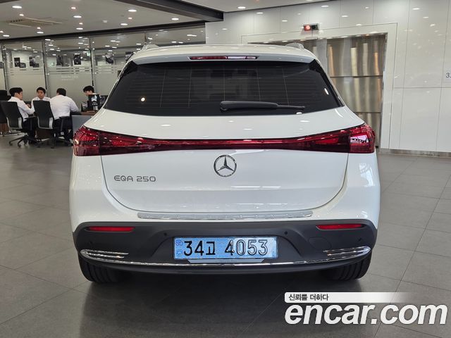 Mercedes-Benz EQA — interior