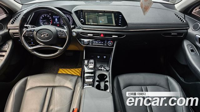Hyundai Sonata — interior