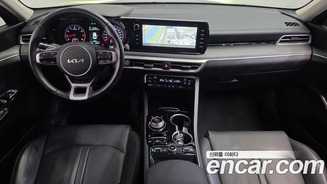 Kia K5 — interior