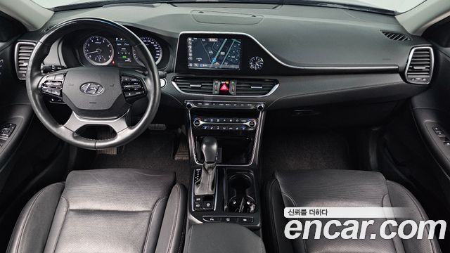 Hyundai Grandeur — interior