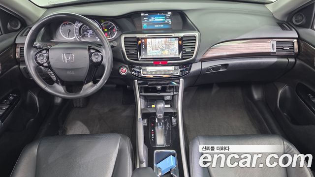 Honda Accord — interior