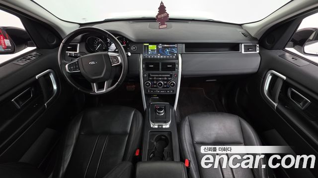 Land Rover Discovery Sport — interior