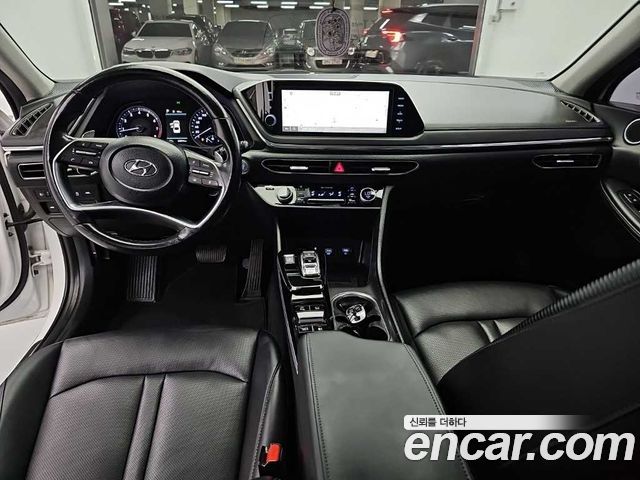 Hyundai Sonata — interior