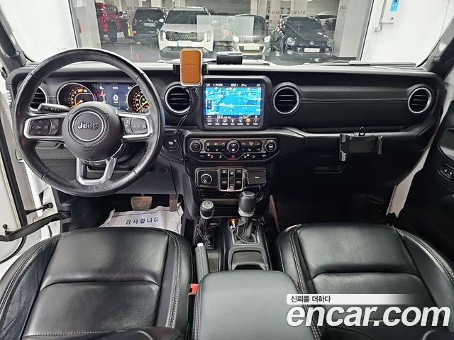 Jeep Wrangler — interior