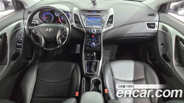 Hyundai Avante — interior