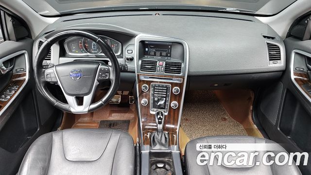 Volvo XC60 — interior