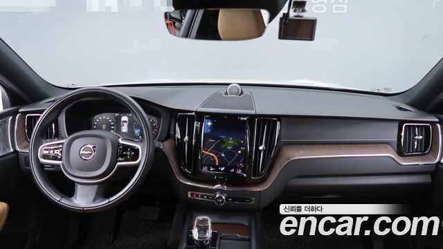 Volvo XC60 — interior