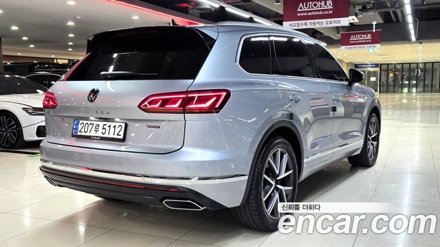 Volkswagen Touareg — interior