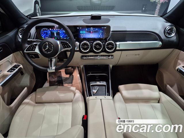 Mercedes-Benz EQB — interior
