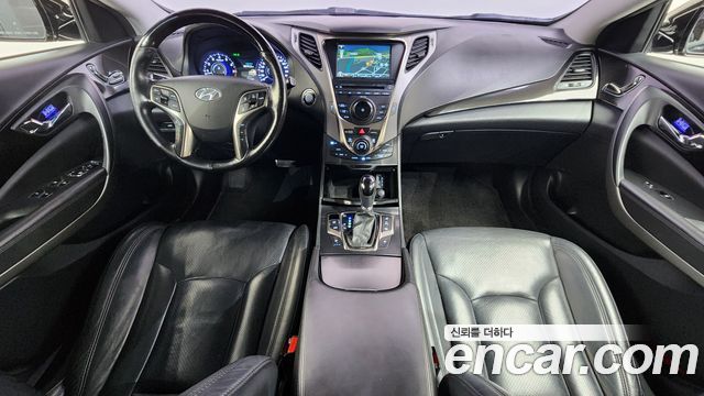 Hyundai Grandeur — interior