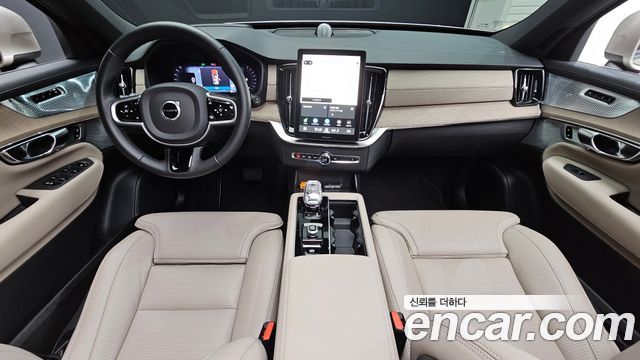 Volvo XC90 — interior