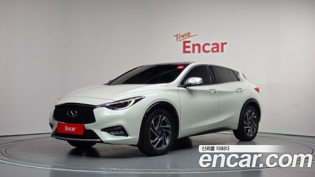 Infiniti Q30 — exterior