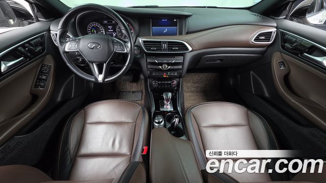 Infiniti Q30 — interior