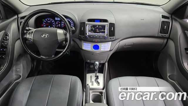 Hyundai Avante — interior