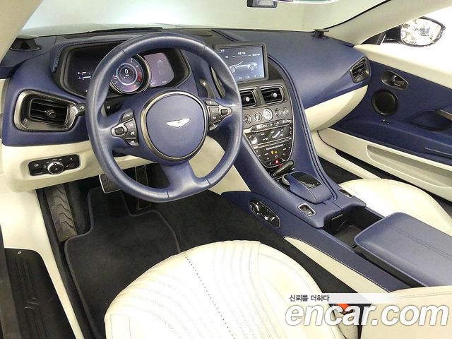 Aston Martin DB11 — interior
