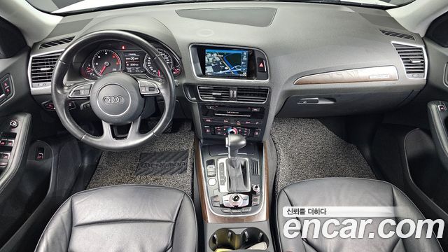 Audi Q5 — interior