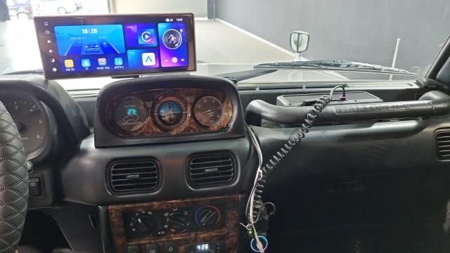 Hyundai Galloper — interior