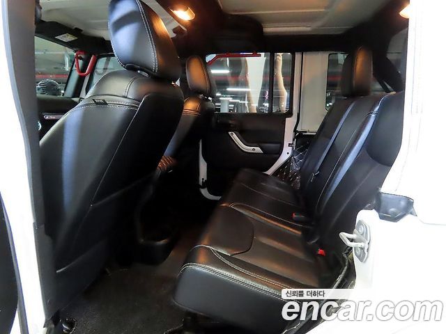 Jeep Wrangler — interior